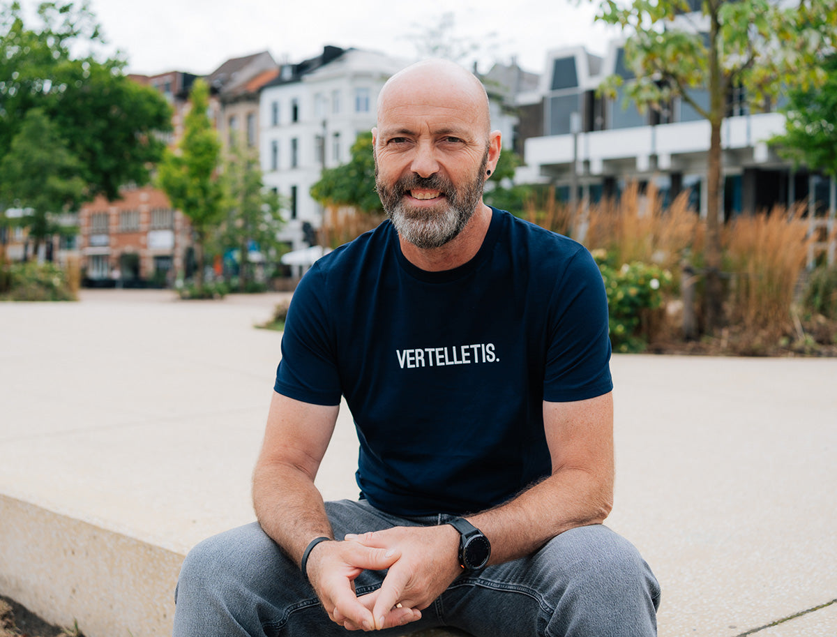 T-shirt • VERTELLETIS. • Donkerblauw • Unisex