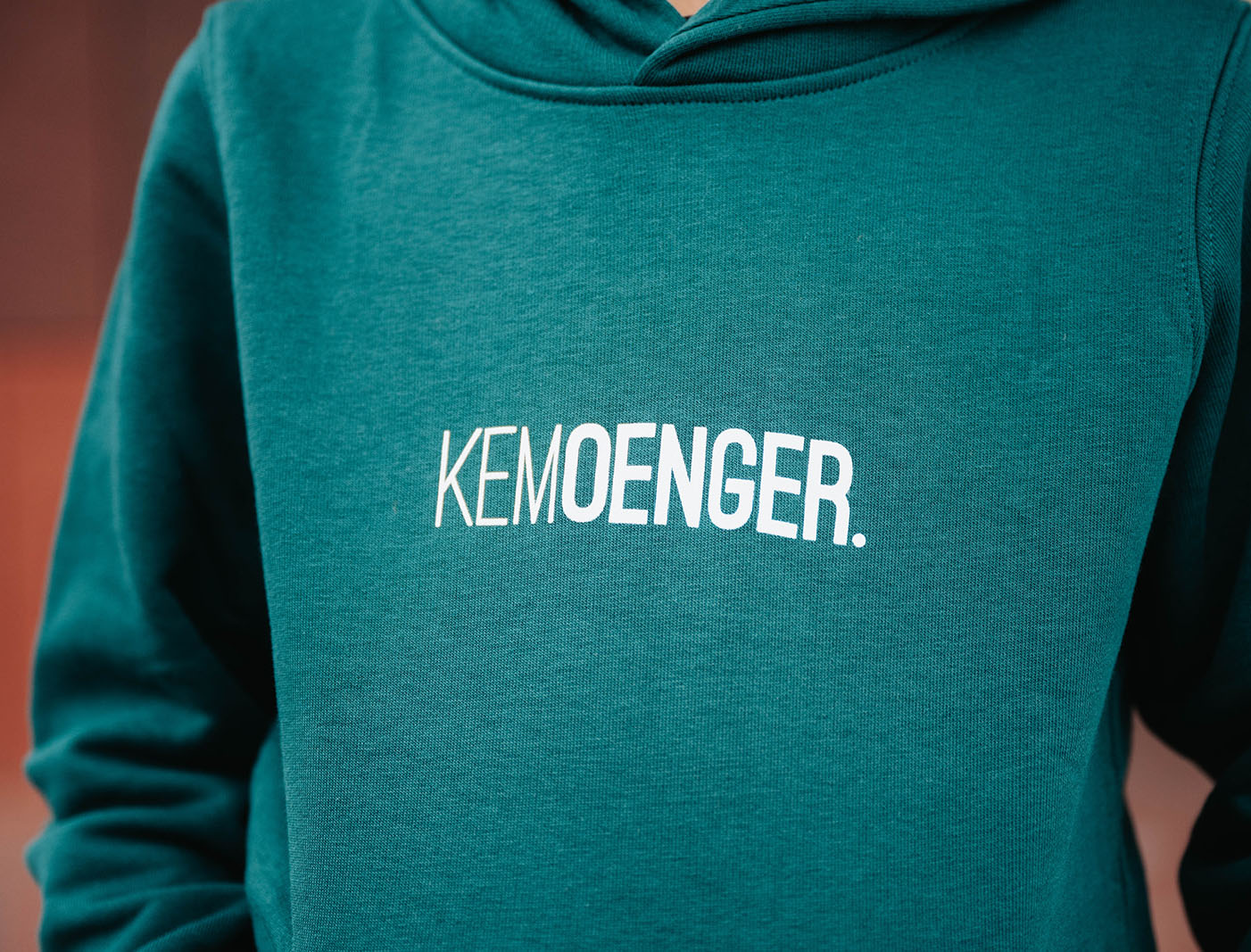 Groene hoodie voor kinderen met opdruk KEMOENGER.