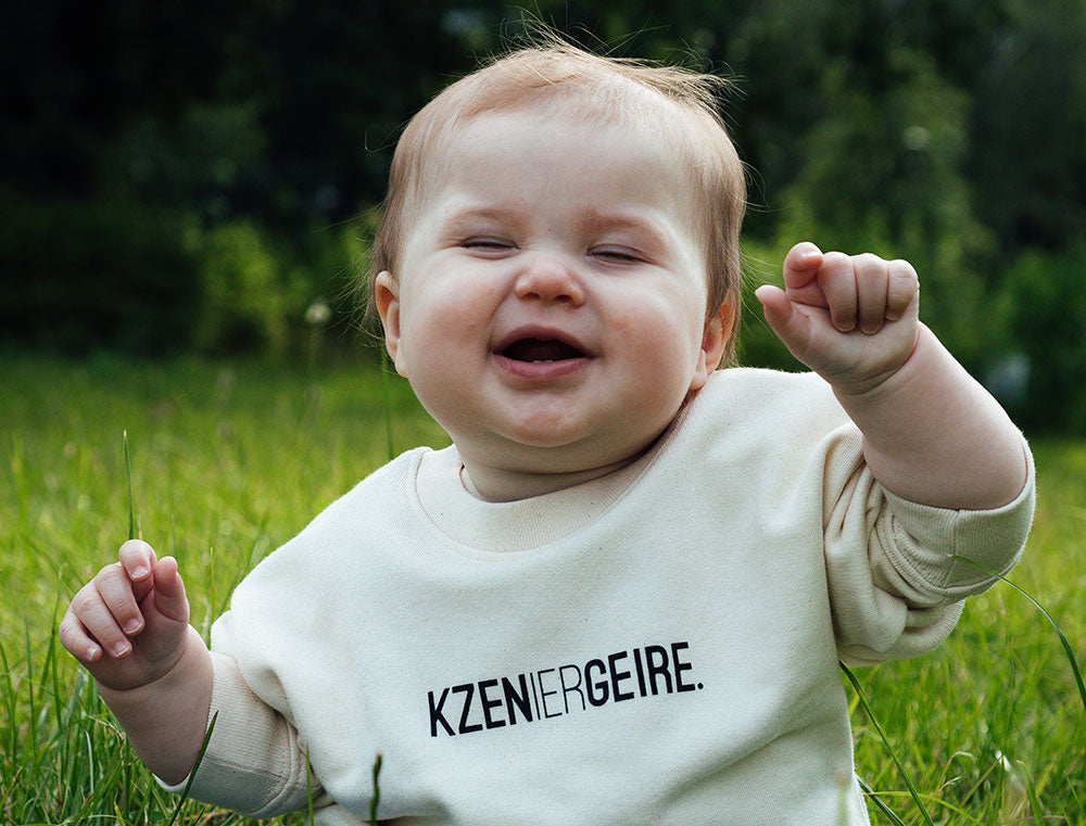 Witte sweater voor baby met opdruk KZENIERGEIRE.