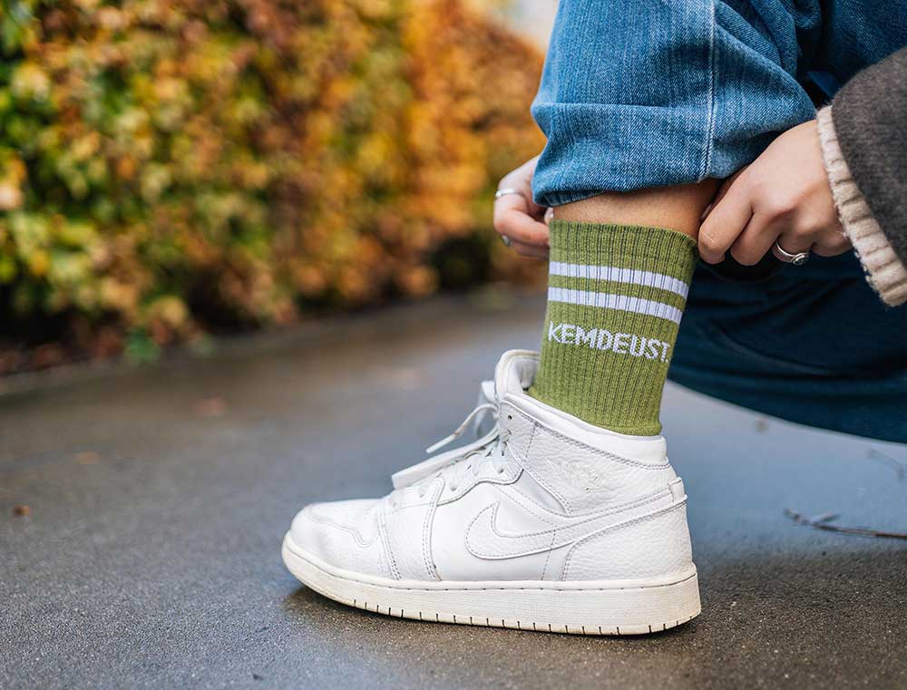 Groene sokken met opdruk KEMDEUST.