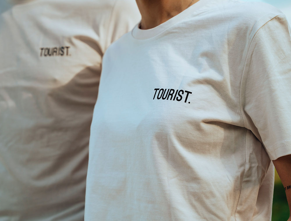 T-shirt • TOURIST. • Wit • Unisex