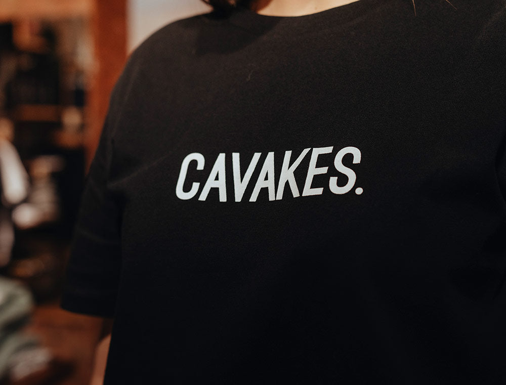 T-shirt • CAVAKES. • Zwart • Unisex