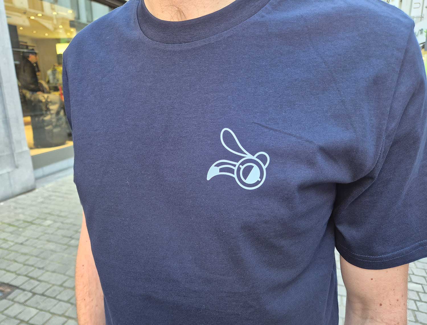 T-shirt • 	Op ien been kunde ni staan • Donkerblauw • Unisex