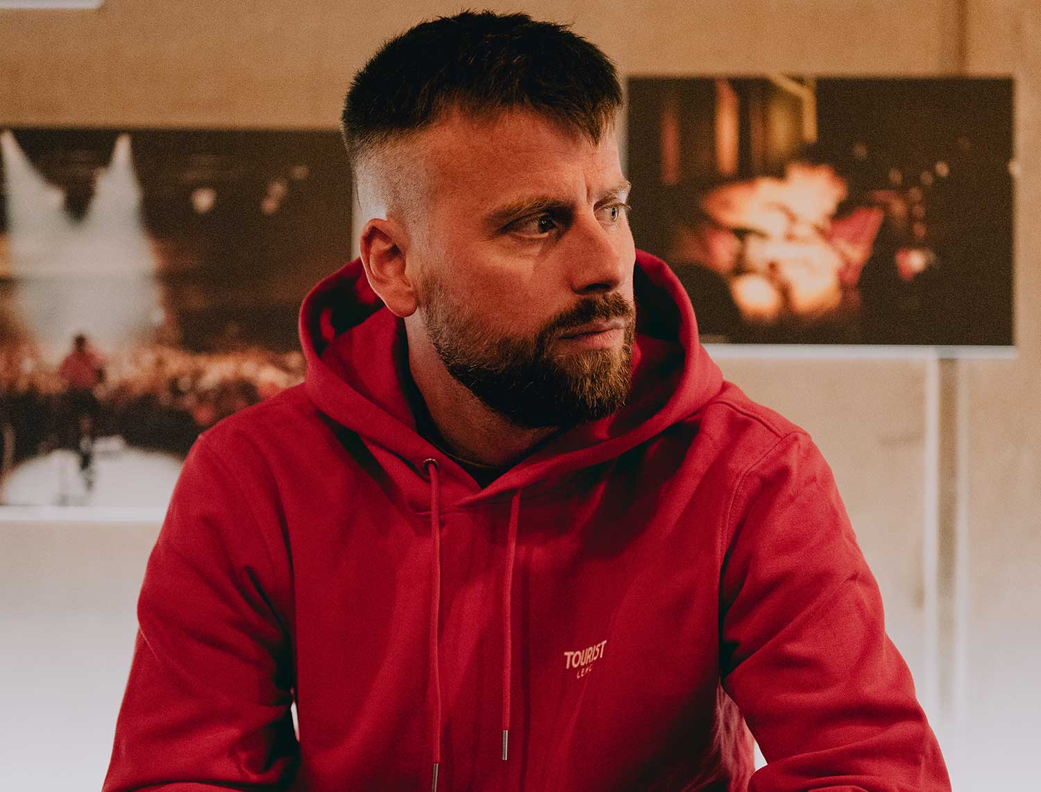 Hoodie • Antwerps Testament - Tourist LeMC • Rood • Unisex • Limited Edition