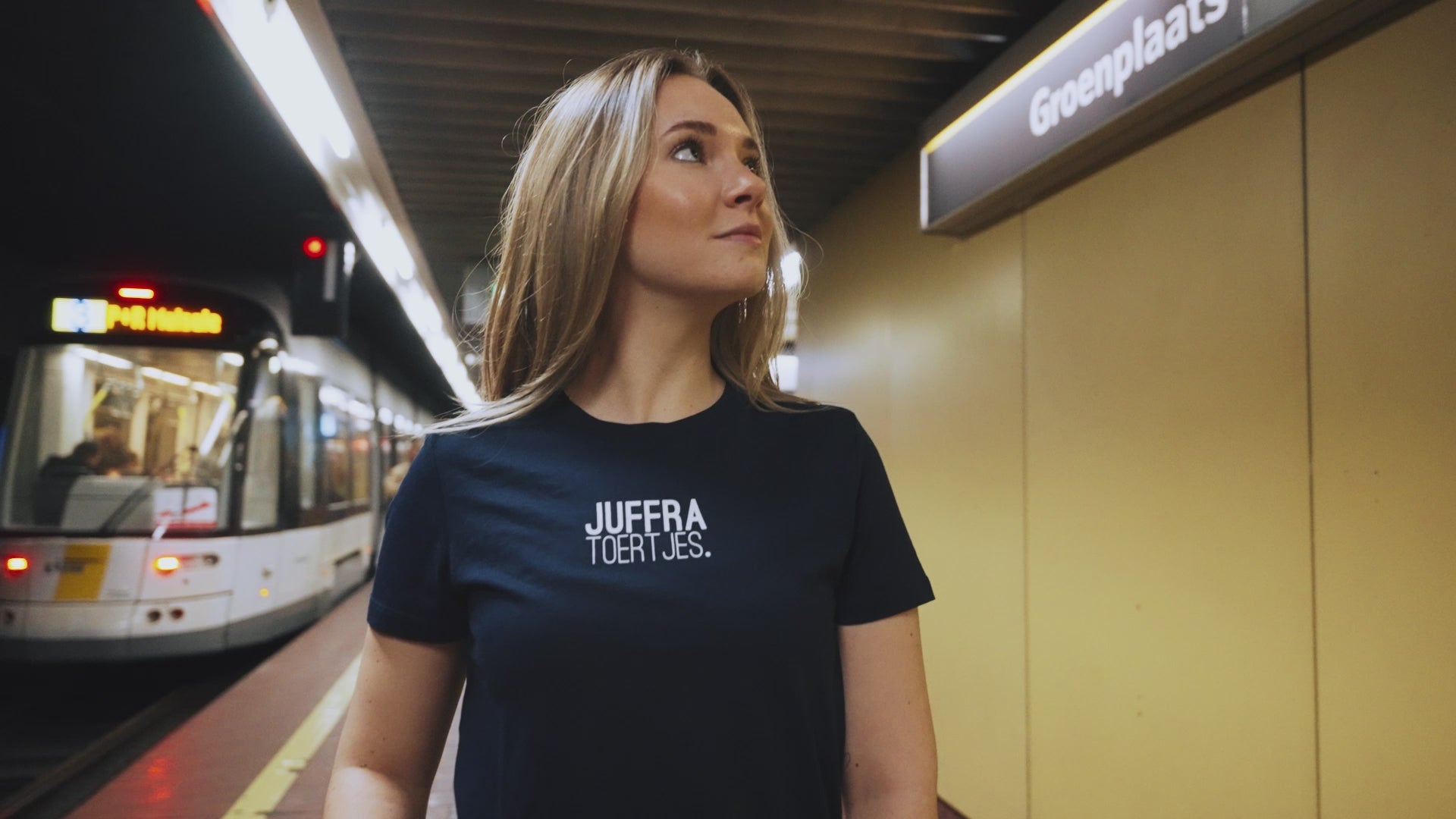 T-shirt • JUFFRA TOERTJES. • Donkerblauw • Getailleerd