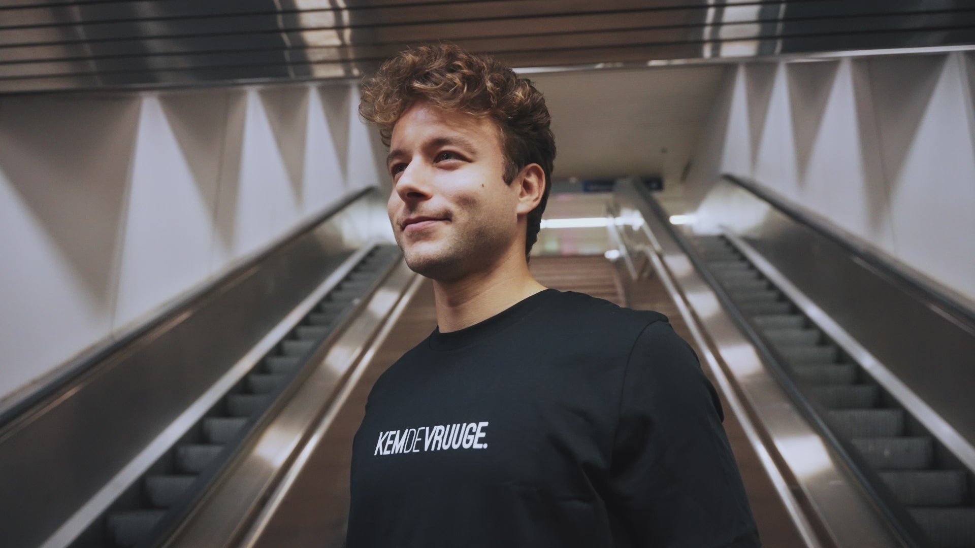 T-shirt • KEMDEVRUUGE. • Zwart • Unisex