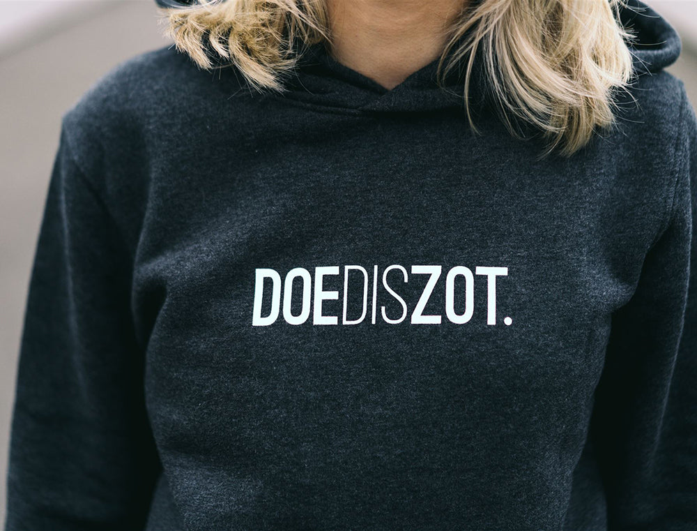 Grijze hoodie met opdruk DOEDISZOT.