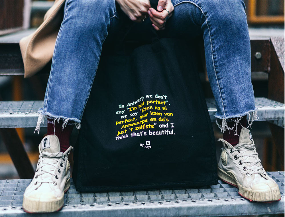 Zwarte totebag.