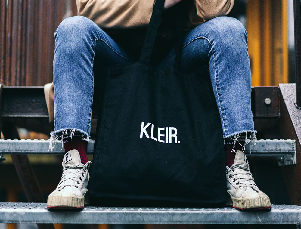 Zwarte totebag met opdruk KLEIR.