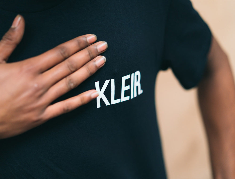 Zwarte T-shirt met opdruk KLEIR.
