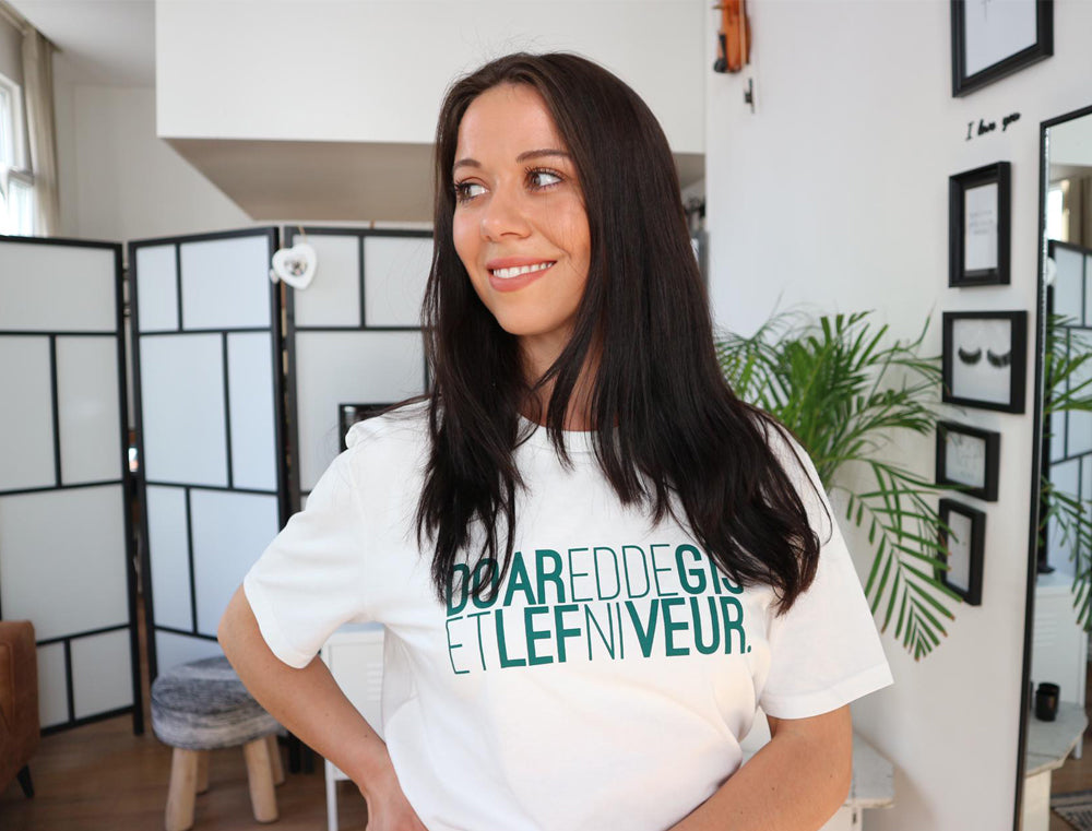DOAR EDDE GIJ ET LEF NI VEUR. Witte unisex T-shirt