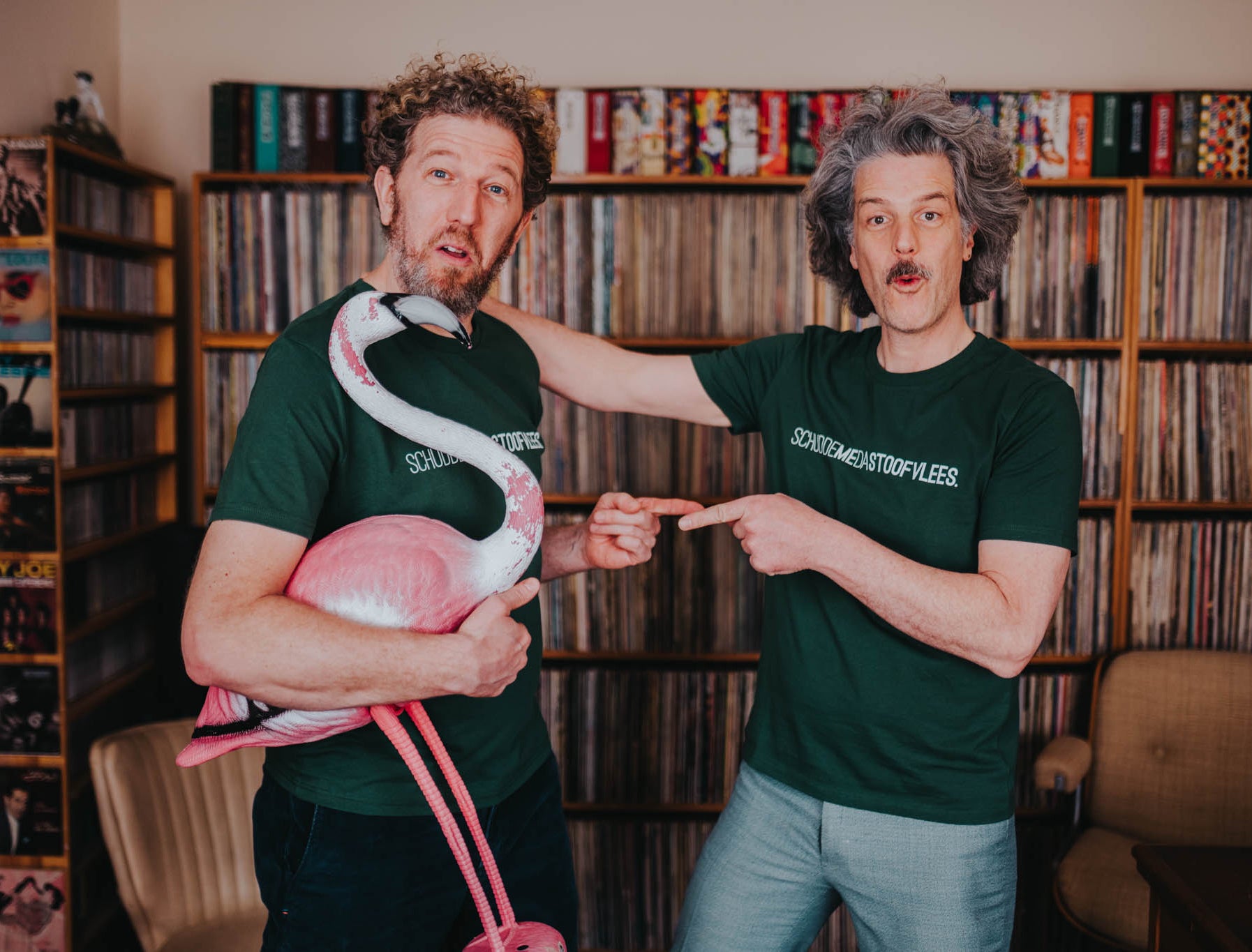Groene T-shirt met opdruk SCHUDDEMEDASTOOFVLEES.