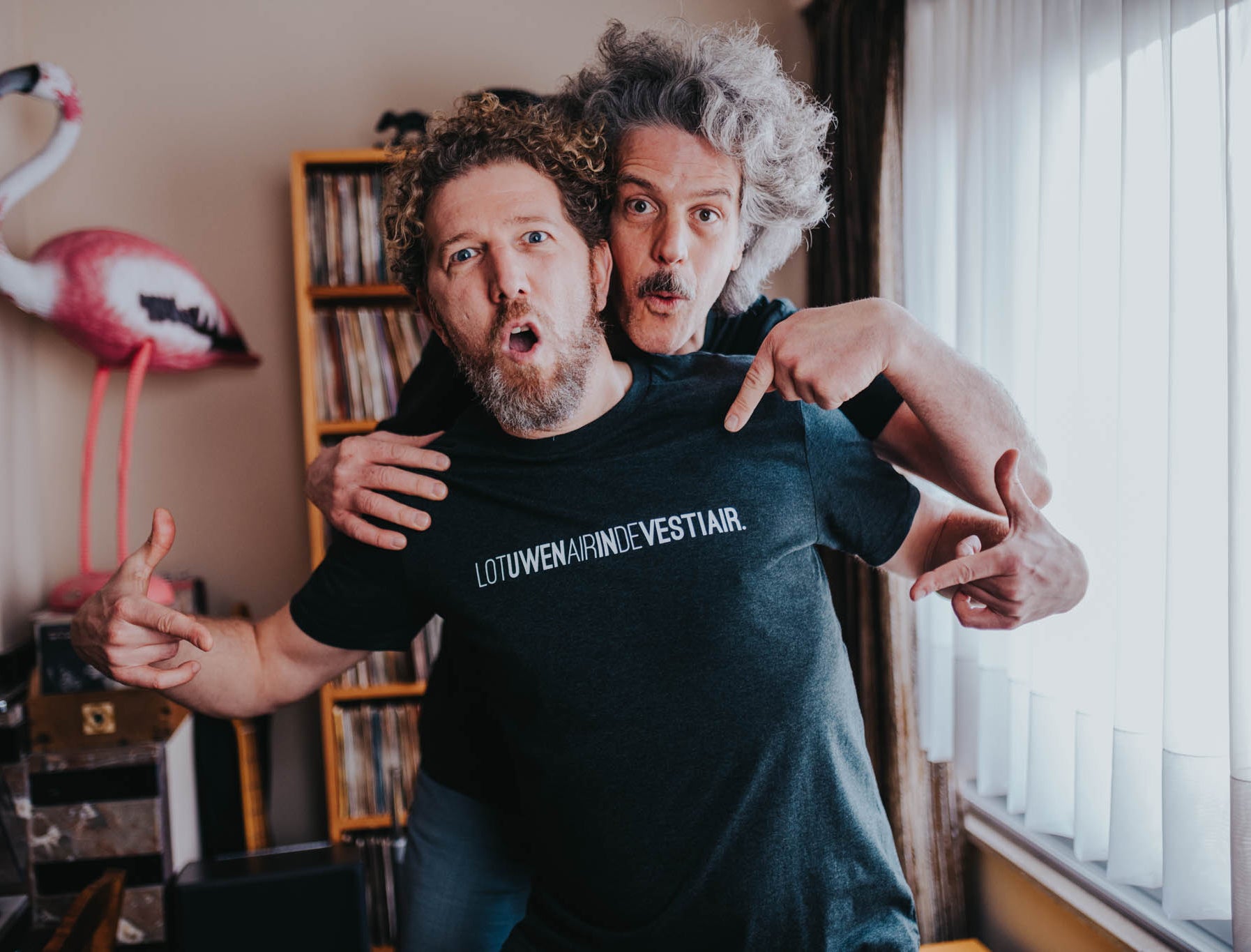 Grijze T-shirt met opdruk LOTUWENAIRINDEVESTIAIR.